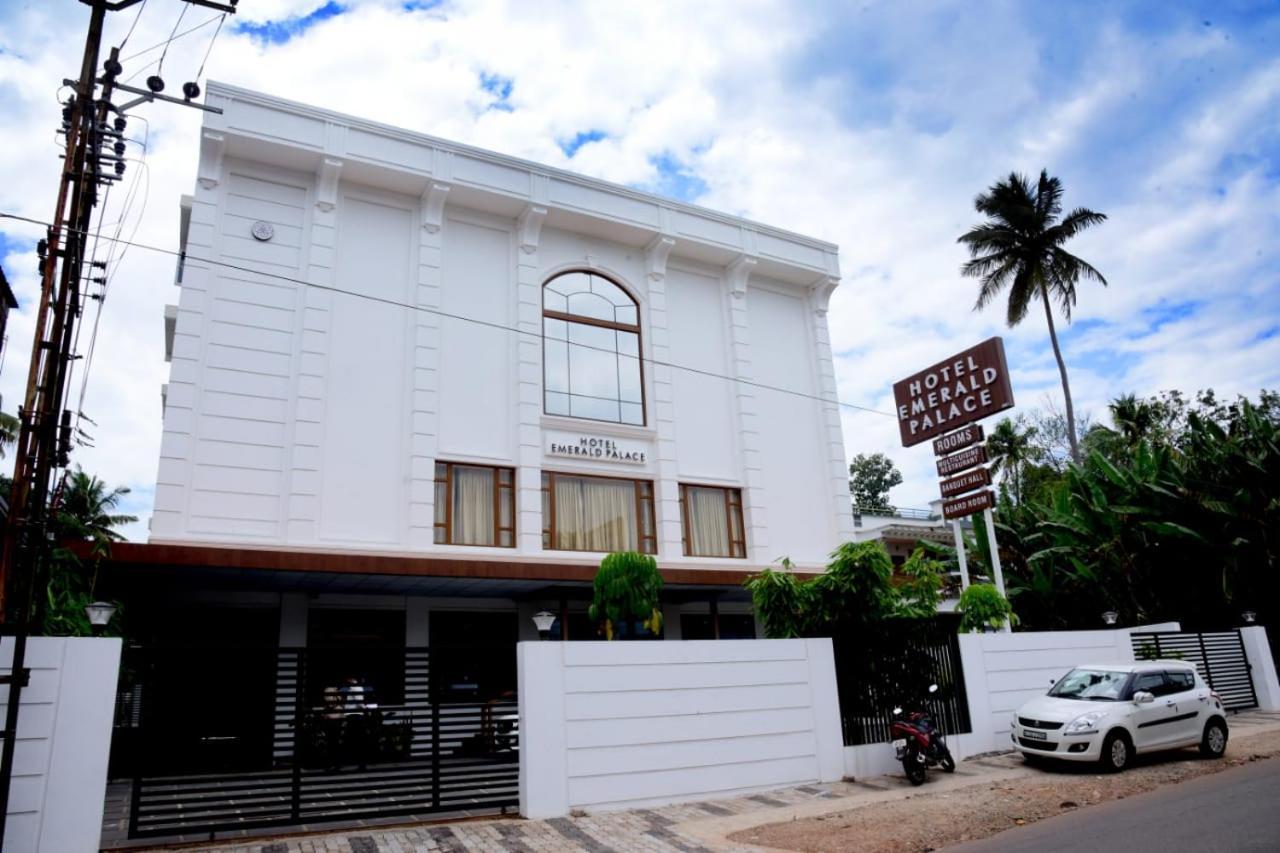 Hotel Emerald Palace Kottiyam エクステリア 写真