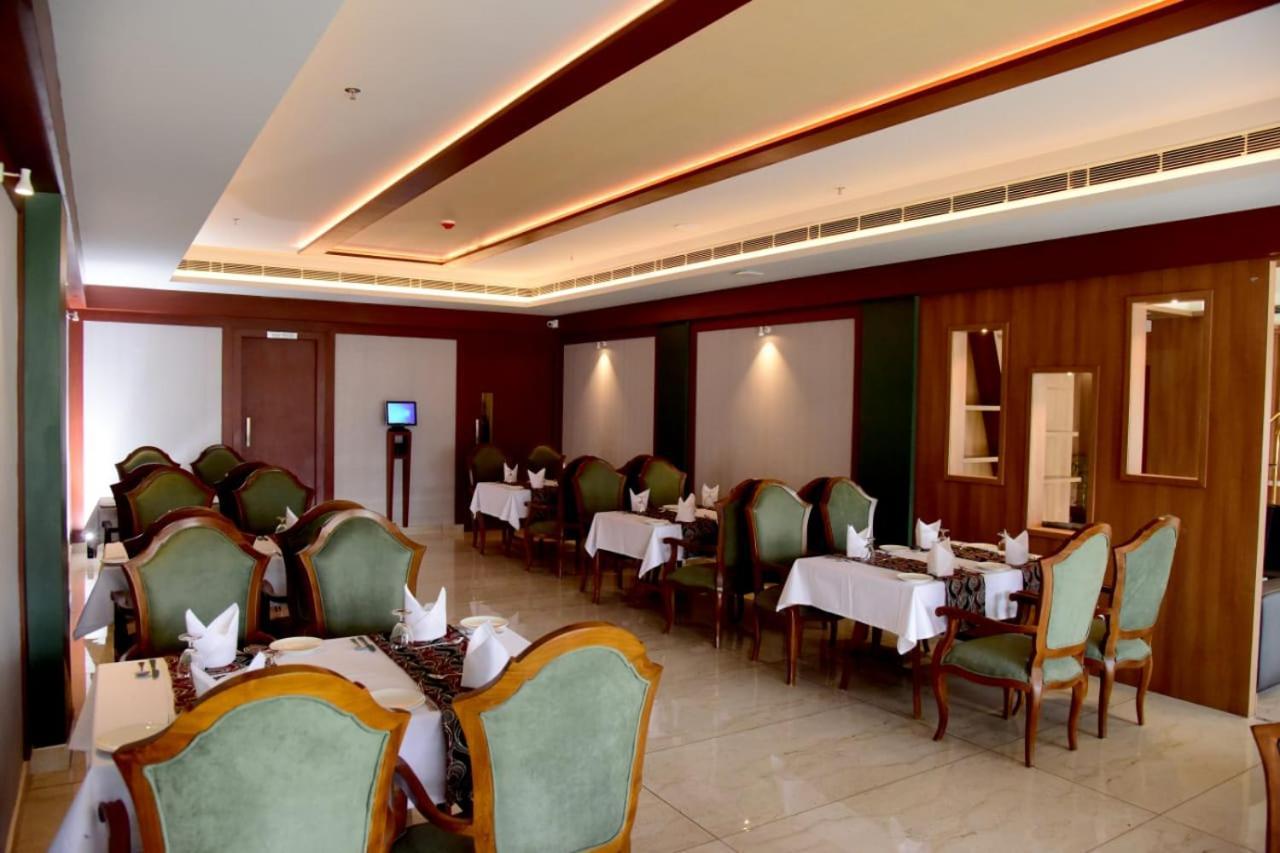 Hotel Emerald Palace Kottiyam エクステリア 写真